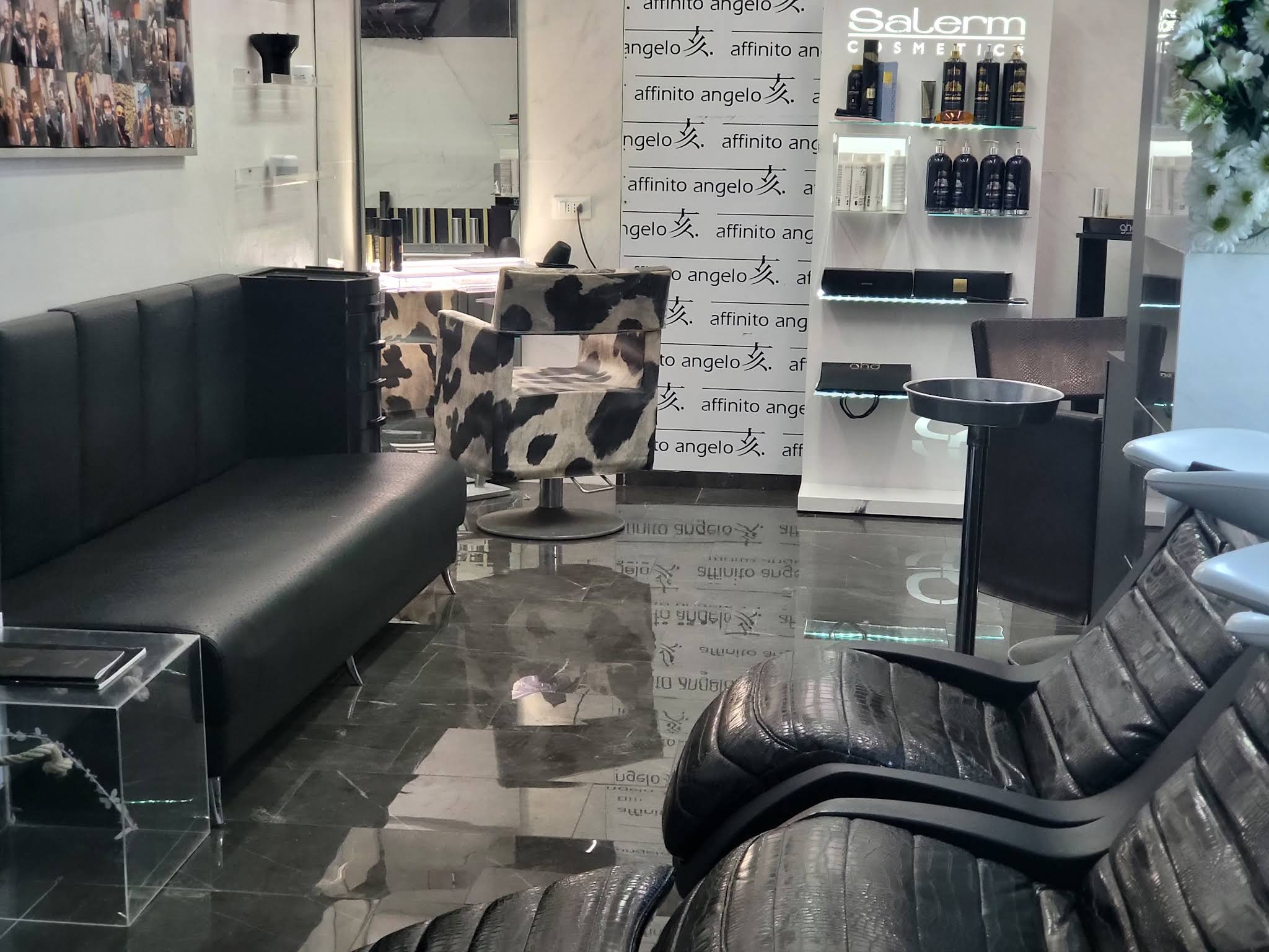 Salon chair